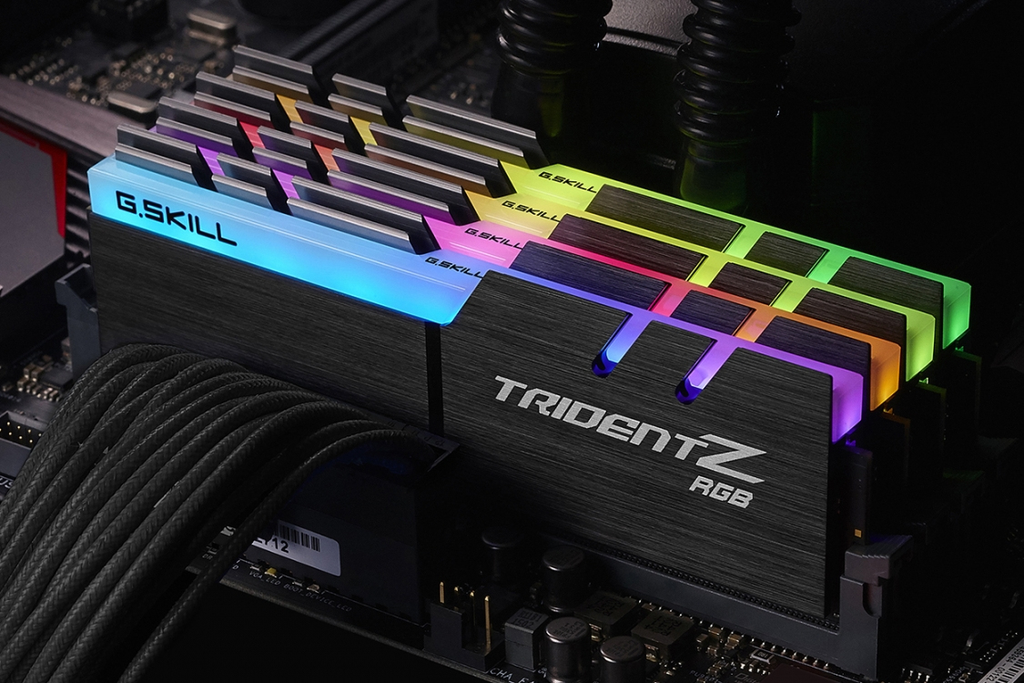 G.Skill Trident Z RGB F4-3200C16Q-32GTZR - 32 GB - 4 x 8 GB - DDR4 - 3200 MHz - Schwarz